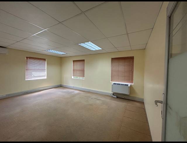 122M² OFFICE TO LET IN KENILWORTH